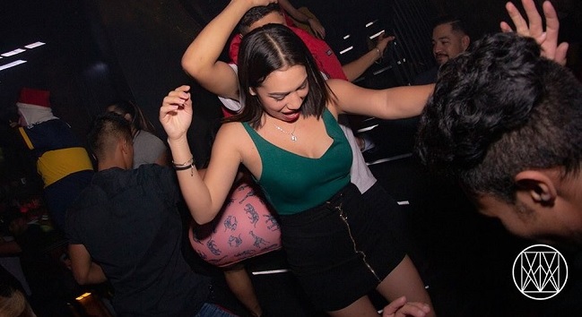 bares discotecas conocer chicas León tener sexo