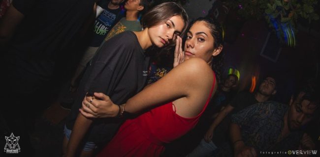 chicas cerca de ti Mérida vida nocturna clubes bares 