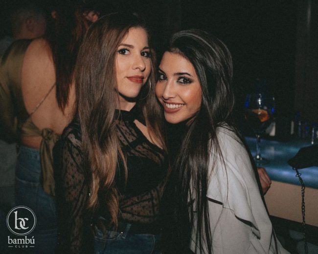 chicas cerca de ti Córdoba vida nocturna clubes bares 