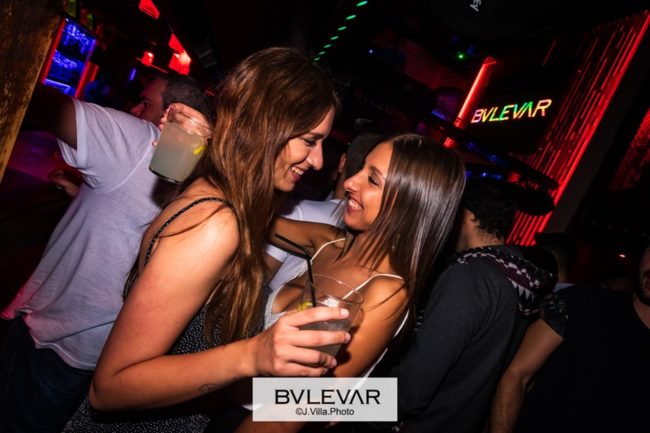 chicas cerca de ti Gijón y Oviedo vida nocturna clubes bares 
