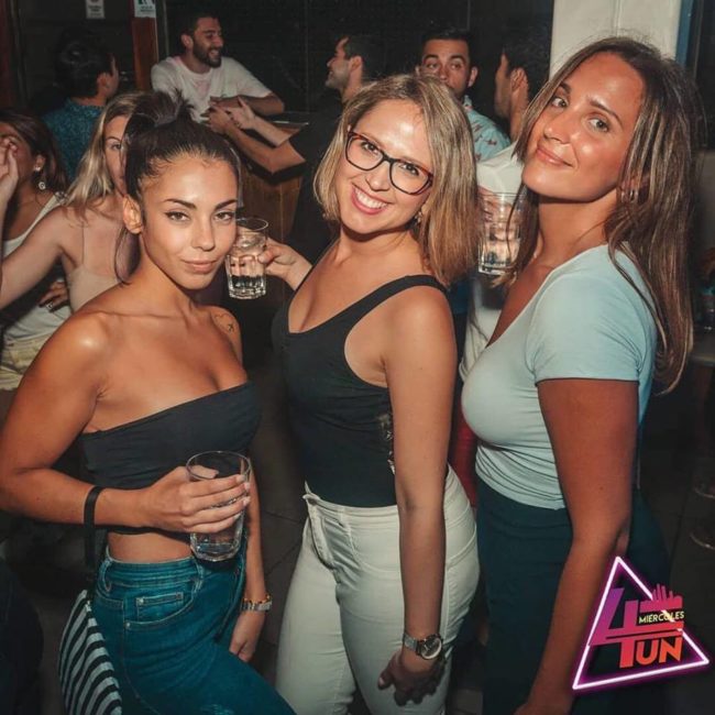 chicas cerca de ti Santiago vida nocturna clubes bares 